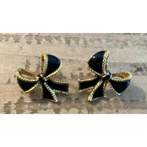 Vintage KJL Avon Kenneth Jay Lanne Black Enamel Bow Gold Tone Pierced Earrings - Picture 1 of 3